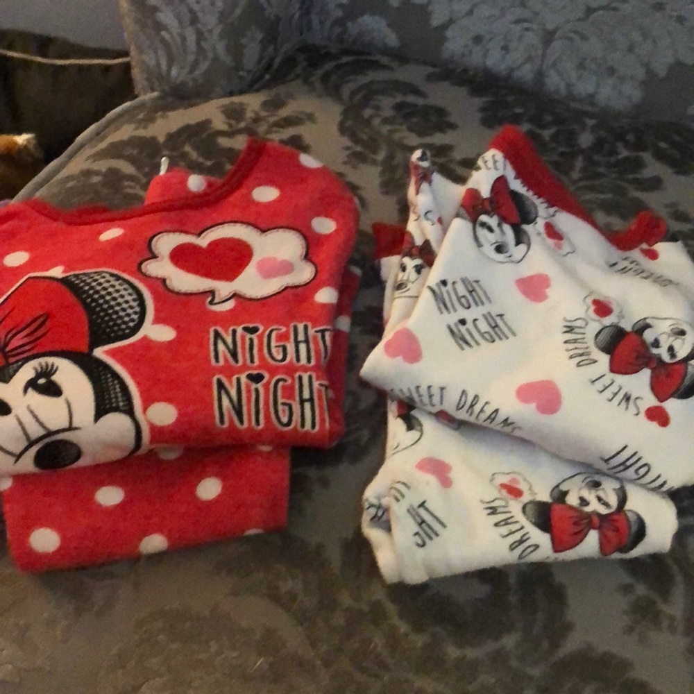 3/10 bundle eligible ⭐️ GUC SET OF 2 MINNIE PJs